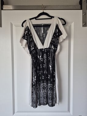 Black & White V-Neck Printed Women’s Dress